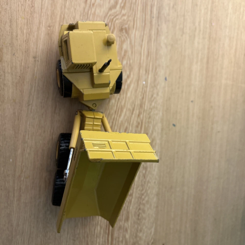 Camión de volteo articulado Cat Caterpillar D350D diecast Ertl 2431 1992 amarillo Foto 2 de 4