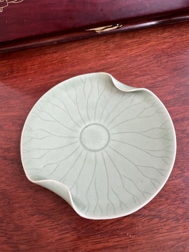 New Yue Dynasty Kiln Celadon Exquisite Celadonware of Cixi Frog on Lilly Pad - Picture 7 of 13