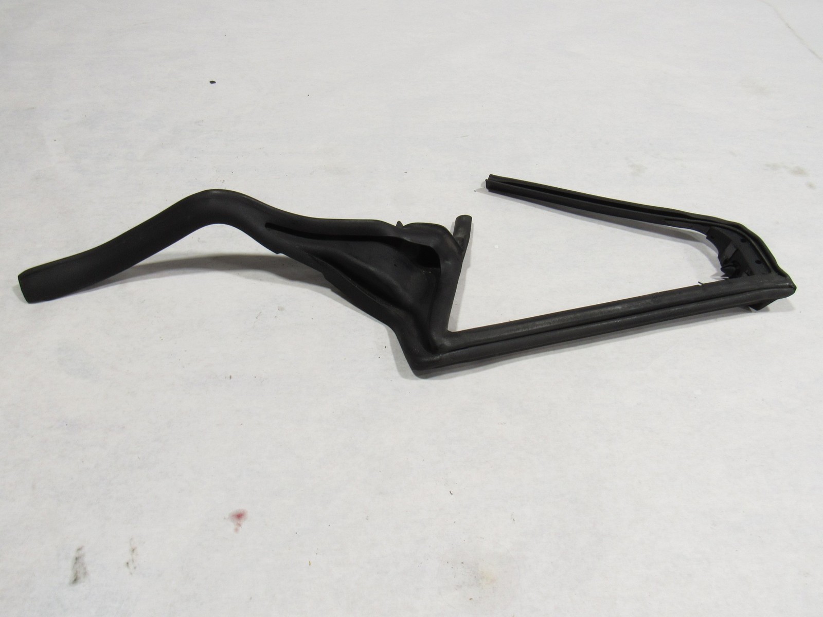 17-20 Mclaren 720S 720 2020 Right Passenger Door Weather Strip Seal #3