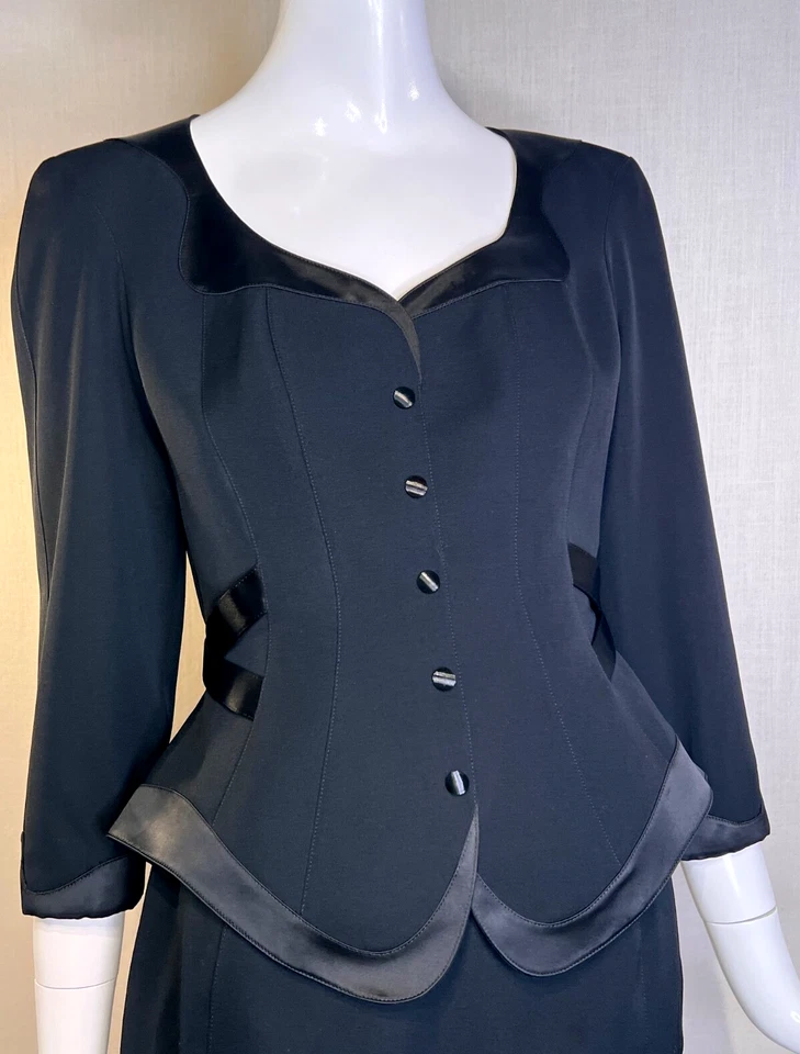 Traje de lana THIERRY MUGLER F/W 1992 negro escultural reloj de arena F38, detalles satinados Foto 3 de 4