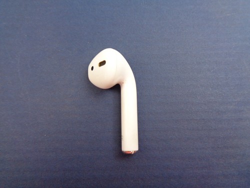 Authentic Apple AirPods 1st Generation – Right Side, Case, & Case Cover - 第 4/11 張圖片