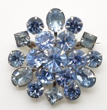 Pretty Starburst Brooch Prong Set Bright Blue Colored Rhinestones 3D Excellent