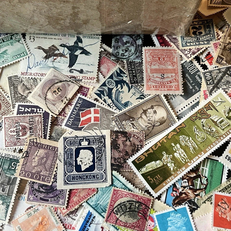 WW STAMP BOX LOT THOUSANDS OF OFF PAPER STAMPS FROM 100s OF COUNTRIES #9 - Image 2 of 4