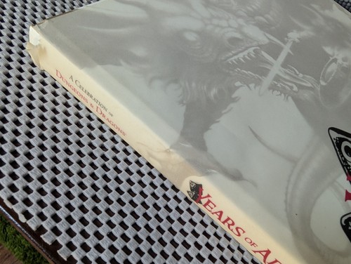 30 Thirty Years of Adventure A Celebration of Dungeons and Dragons Hardcover - Foto 3 di 7