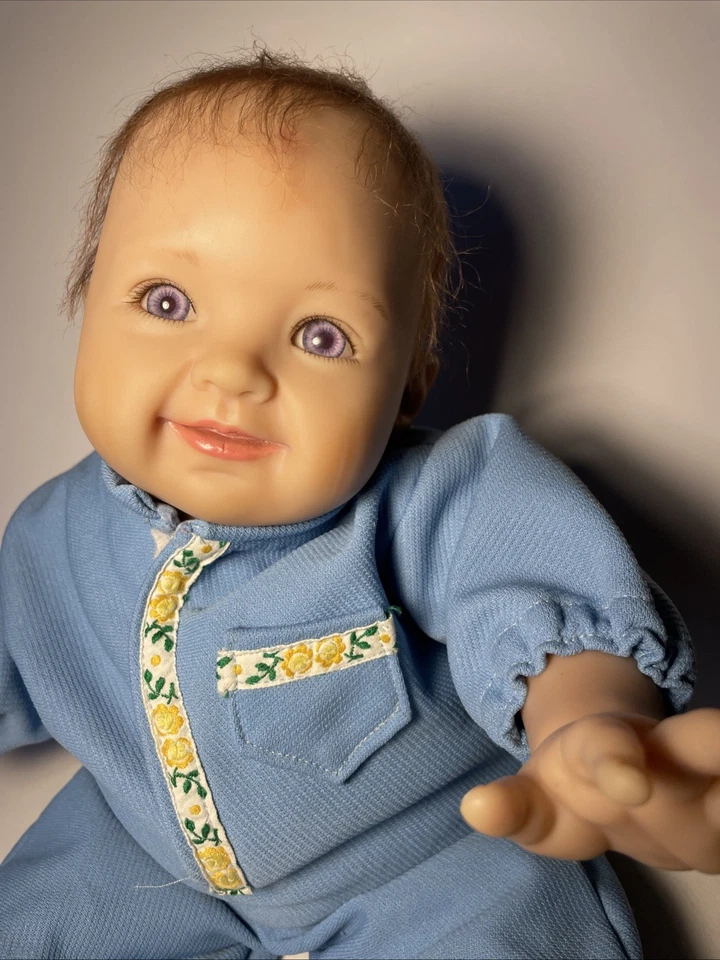 Ping Lau Ashton Drake Galleries So Truly Real Baby 18 дюймов/утяжеленные/фиолетовые глаза - Изображение 2 из 4