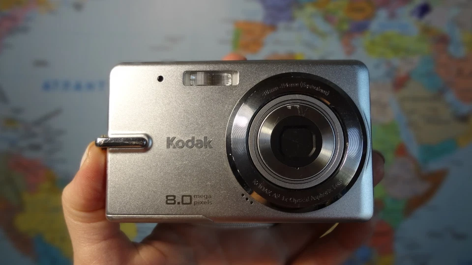 Kodak EasyShare M883 8.0MP Digital Camera - Silver Fully Working Great Shape - Image 3 of 4