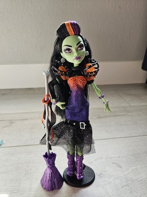 Monster High Casta Fierce Doll by Mattel 2011 Edition w/broom