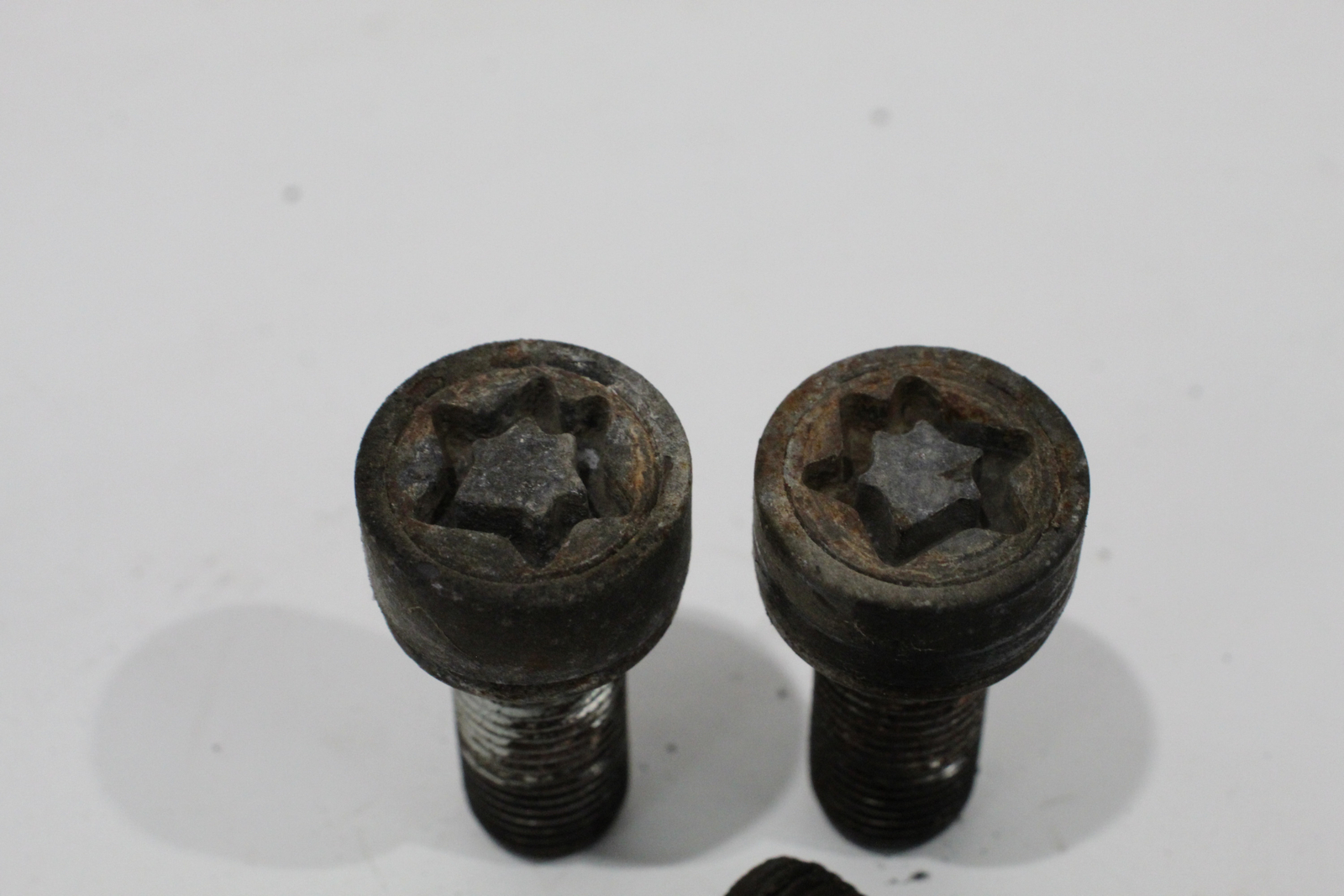 Skoda Superb 3V B8 Set of 4 Locking Wheel Bolts with Key Code D