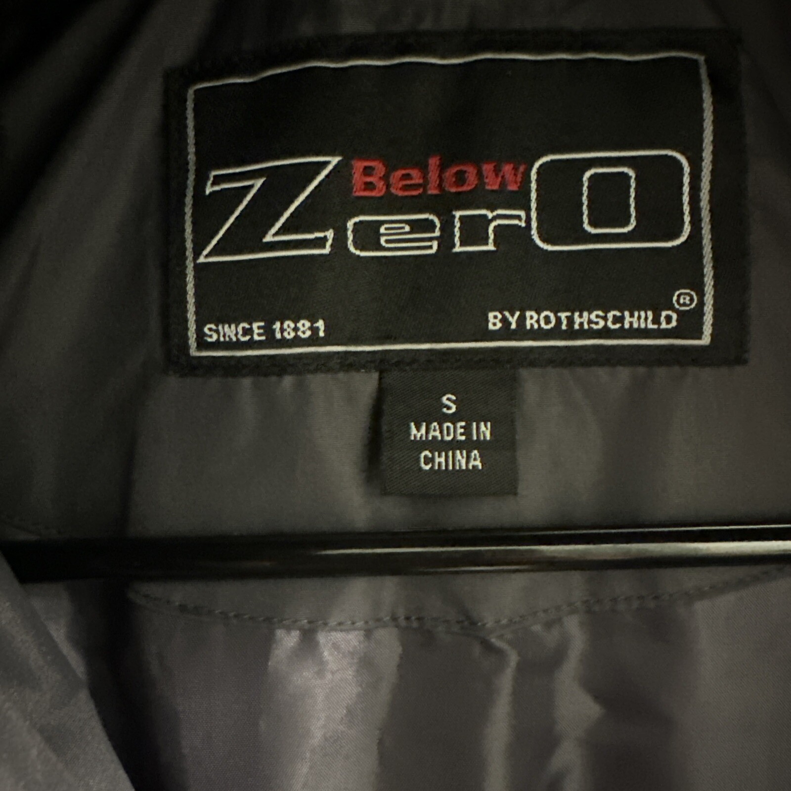 Below Zero Dark Gray Size Small Puffer Jacket Wit… - image 2