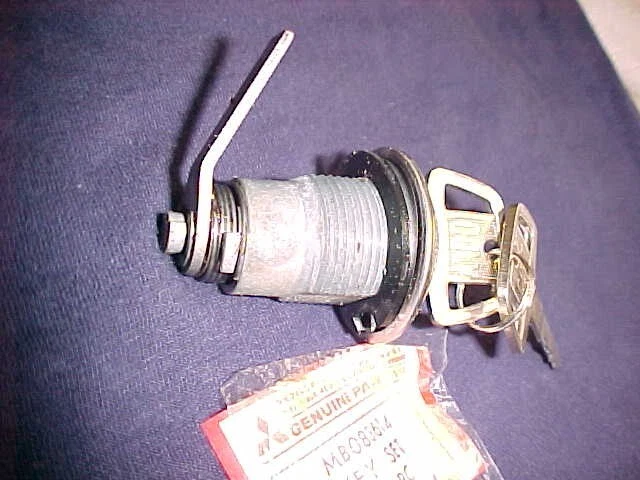 NOS GENUINE MITSUBISHI (MOPAR) Dodge Colt Lock Cylinder & Keys MB083614 Foto 2 de 2