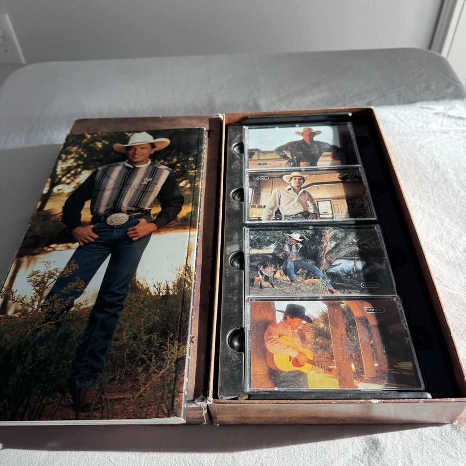 George Strait. Strait Out Of the Box. 4 Cassette set with booklet. 72 tracks. - Image 3 of 4
