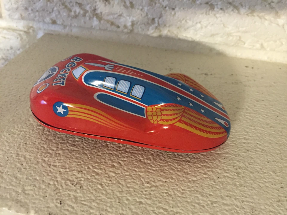 Schylling Red Rocket Friction Racer motor impulsado por fricción con sonido de carrera! DL Foto 2 de 4