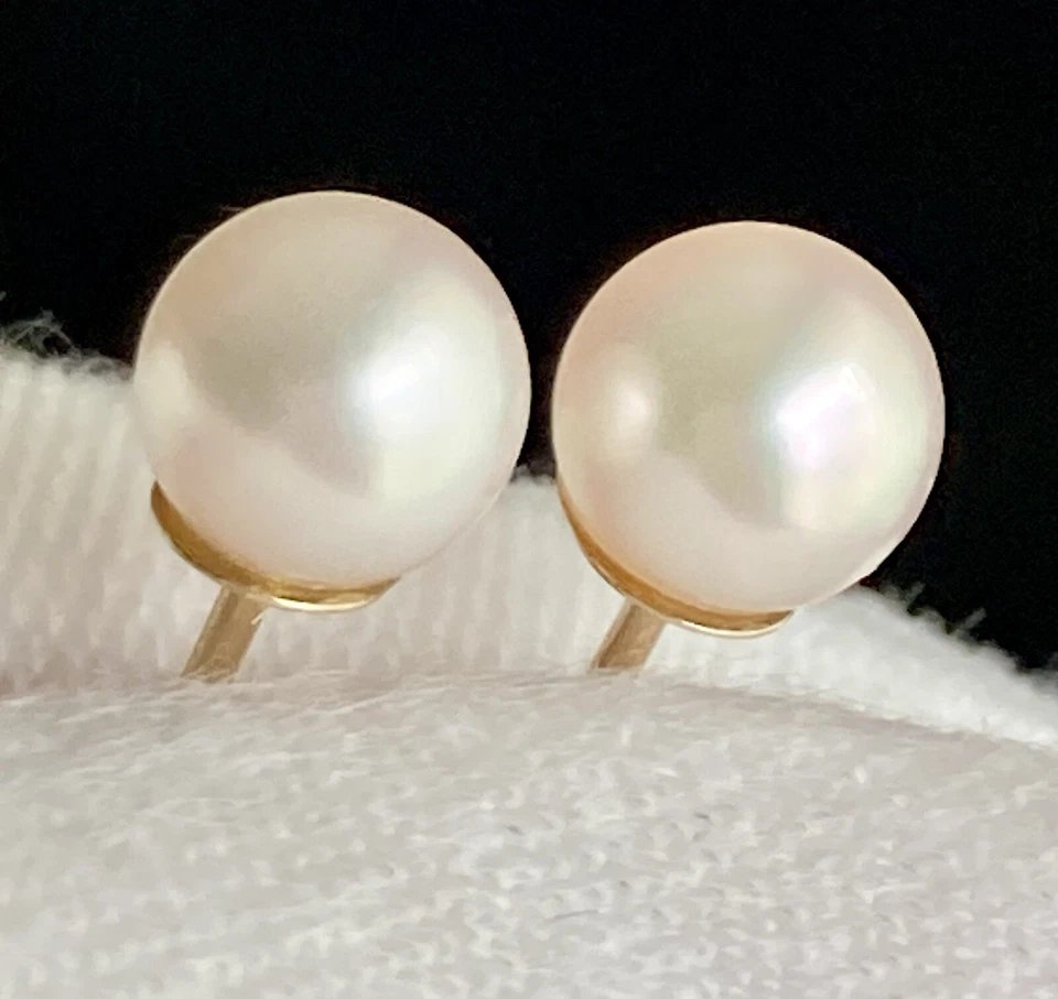 14k Yellow Gold Pearl Stud Earrings Round White 5mm wide Pearl Ladies Fine 15mmL - Image 2 of 4