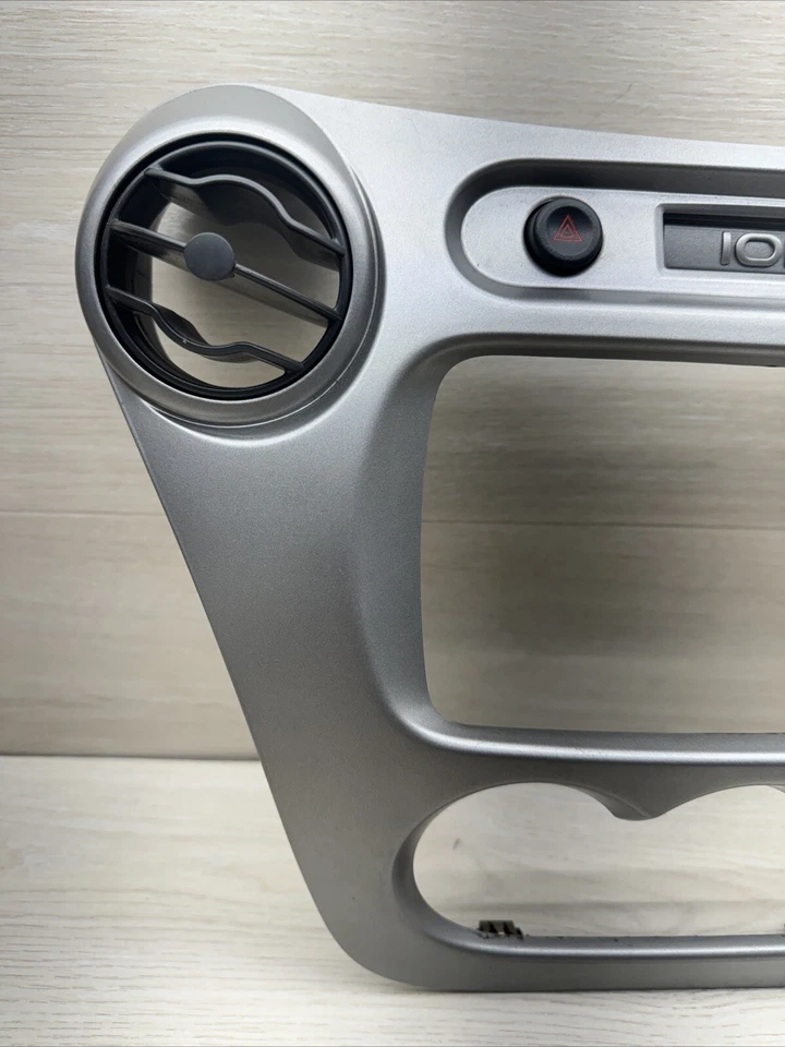 Radio Saturn Ion 2003 2004 2005 2006 2007 bisel de control de clima de CA con rejillas de ventilación Foto 2 de 4