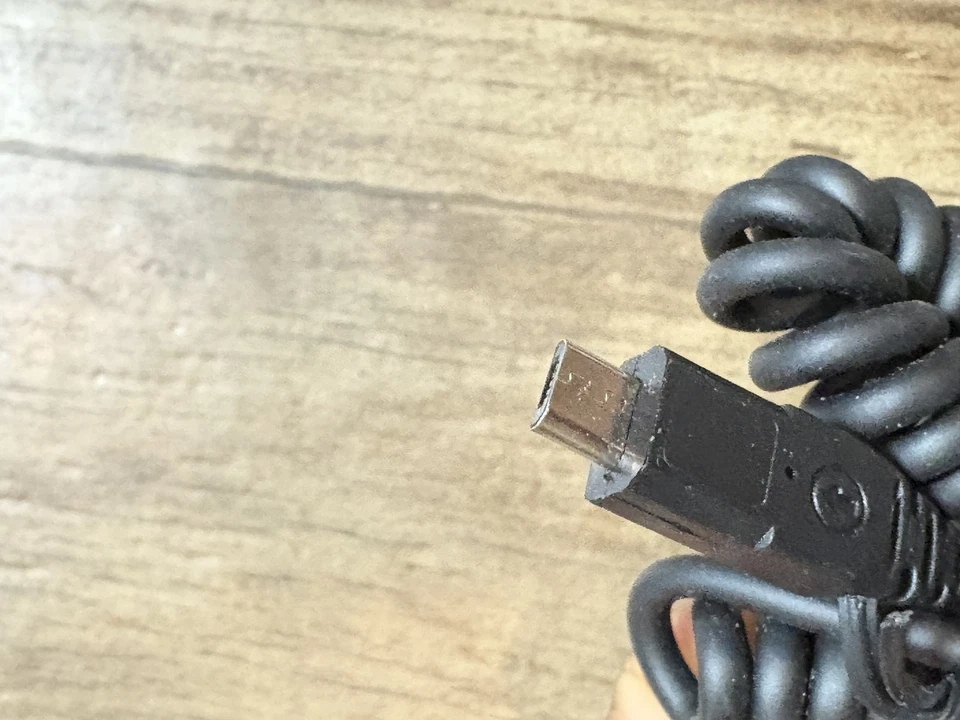 Motorola MOTCLARAZR Car Charger RAZR2 V8 V9 V9M V9X Micro USB Cell Phone Cable - Image 4 of 4