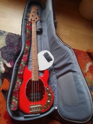 Sterling StingRay Short Scale Bass (gebraucht, wie neu)