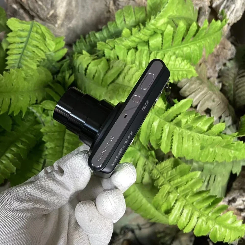 Sony DSC-W830 CyberShot 20.1MP Digital Camera Black 8x Zoom w/Battery/SD Card - Image 3 of 4