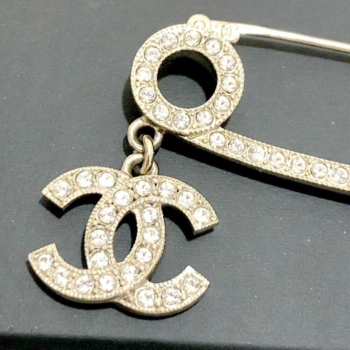 CHANEL CC Logo Rhinestone Pink Stone Brooch Gold Tone Pin C22B Auth w/Box D-m113 - Picture 2 of 10