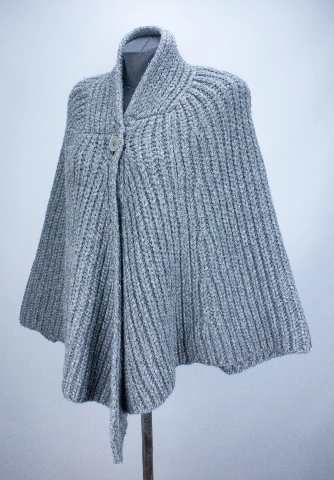 Stella McCartney Chunky Knit Poncho Gray Cape Wool Blend IT 46 Oversized Italy
Opens in a new window