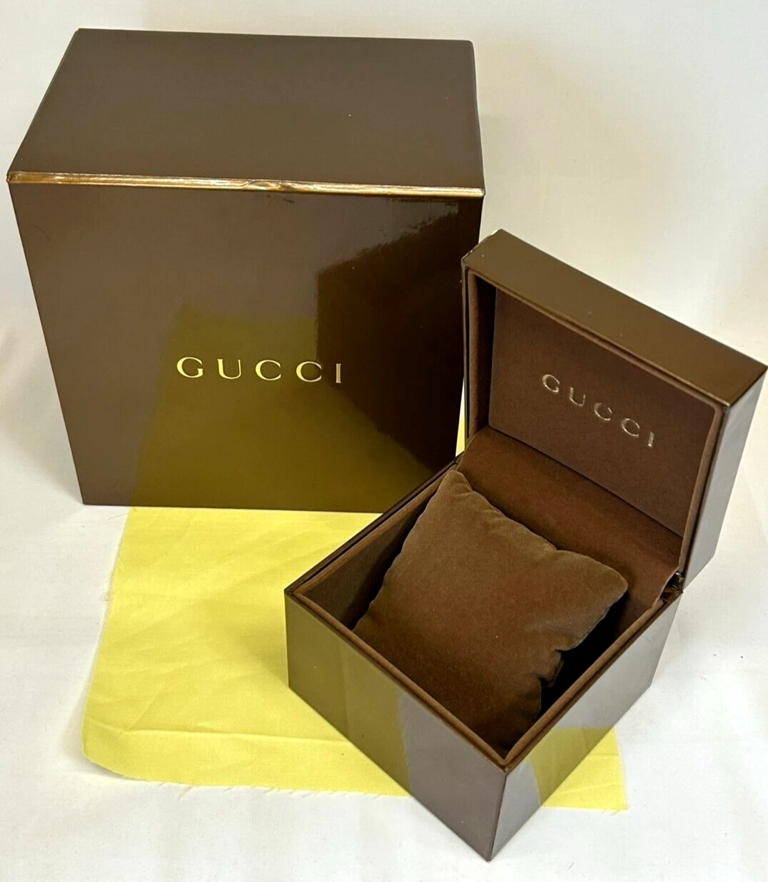 Boîte de montre vide Gucci (environ 6,5.x6,5x4,5 pouces)