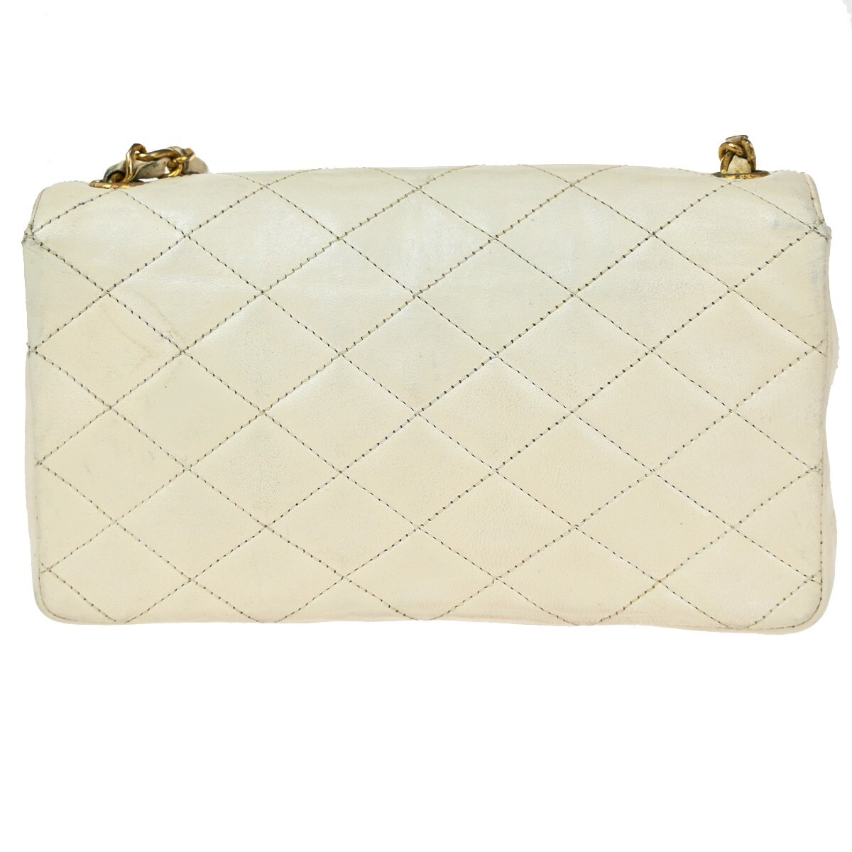CHANEL CC Logo Matelasse Chain Shoulder Bag Leather White CHANEL CC Logo Matelasse Chain Shoulder Bag Leather White