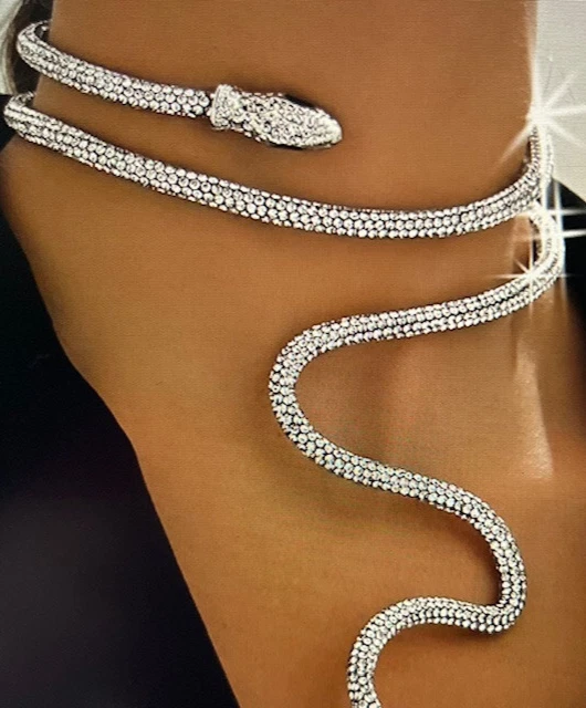 Collana con ciondolo cuore a strati con catenina serpente vintage e