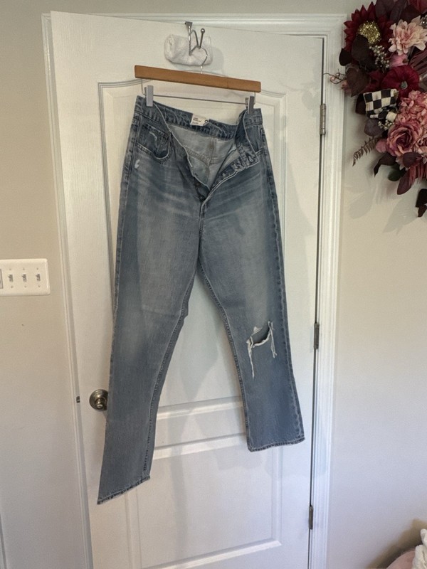 Gap 1969 Women’s Sky High Jeans Button Closure Ripped Knee Size 14 /32 Nwt