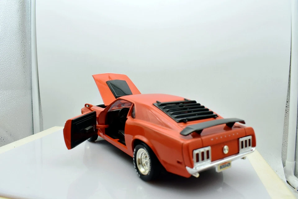 Modellino auto scala 1:18 mustang ertl modellismo statico da collezione asta - Immagine 3 di 3