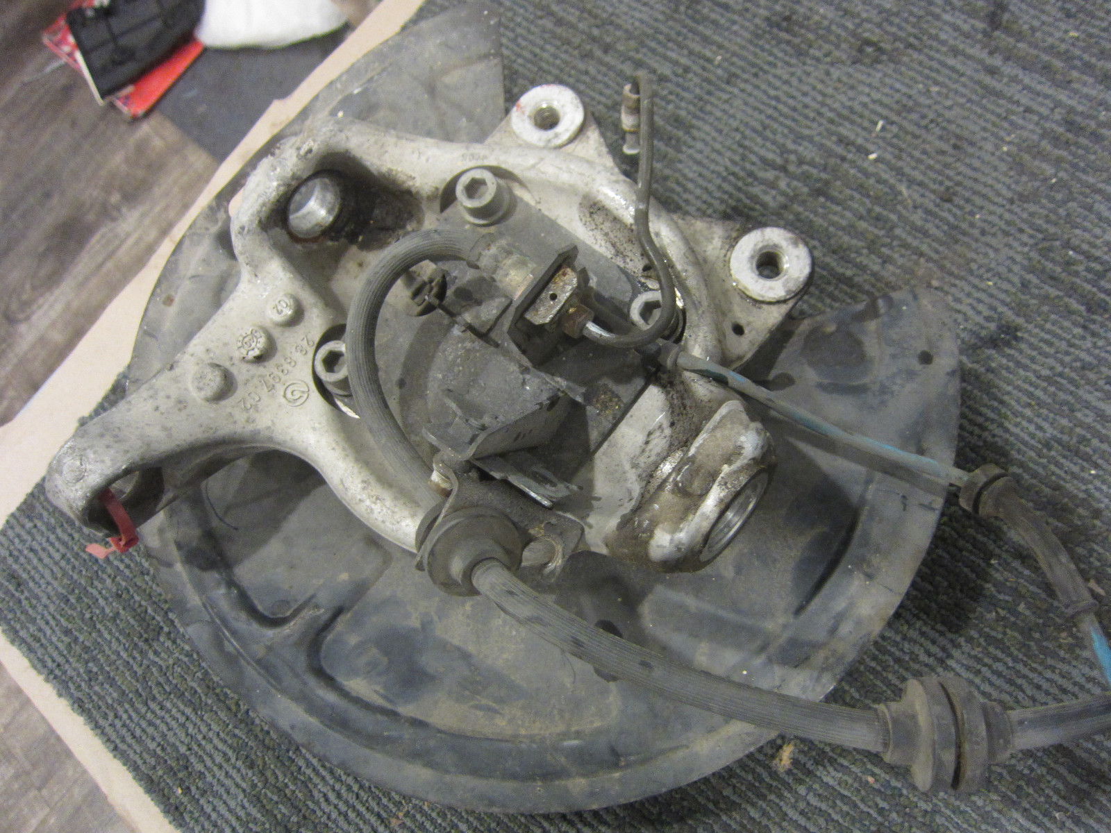 Maserati 4200 - RH Front Hub - Knuckle / Spindle - Wheel Bearing  - P/N 197754 