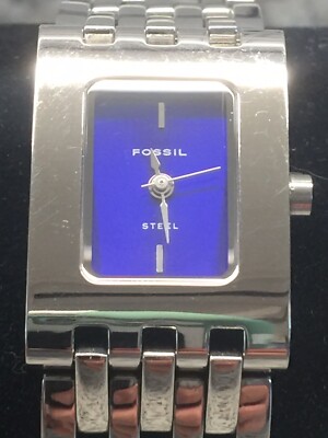 GORGEOUS FOSSIL STAINLESS STEEL BLUE DIAL DRESS WATCH 30M  display picture 2