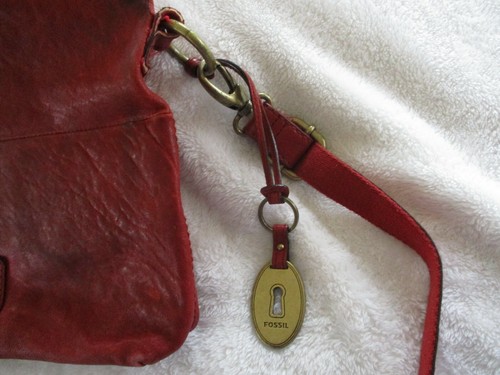 Fossil Long Live Vintage Red Leather Crossbody Shoulder Purse Bag w Key - Picture 3 of 12