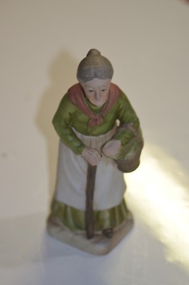 SUJET MINIATURE OBJET DE VITRINE EN PORCELAINE