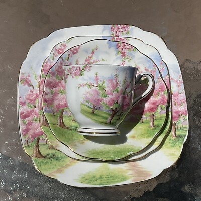 食器  ALBER Blossom Time Royal Albert Blossom Time Teacup and Saucer. Reg # 799833. Vintage