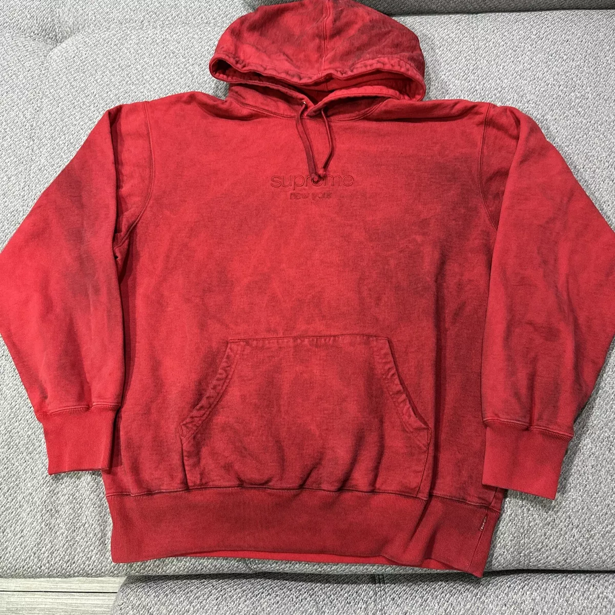 Men Supreme Spray Red Hooded Sweatshirt Pullover Mens Medium FW20