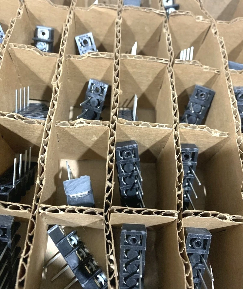 Box of 50- Magnum Terminal Blocks A2 A3 CB2 CB3 LP2 LP3 - Image 3 of 3