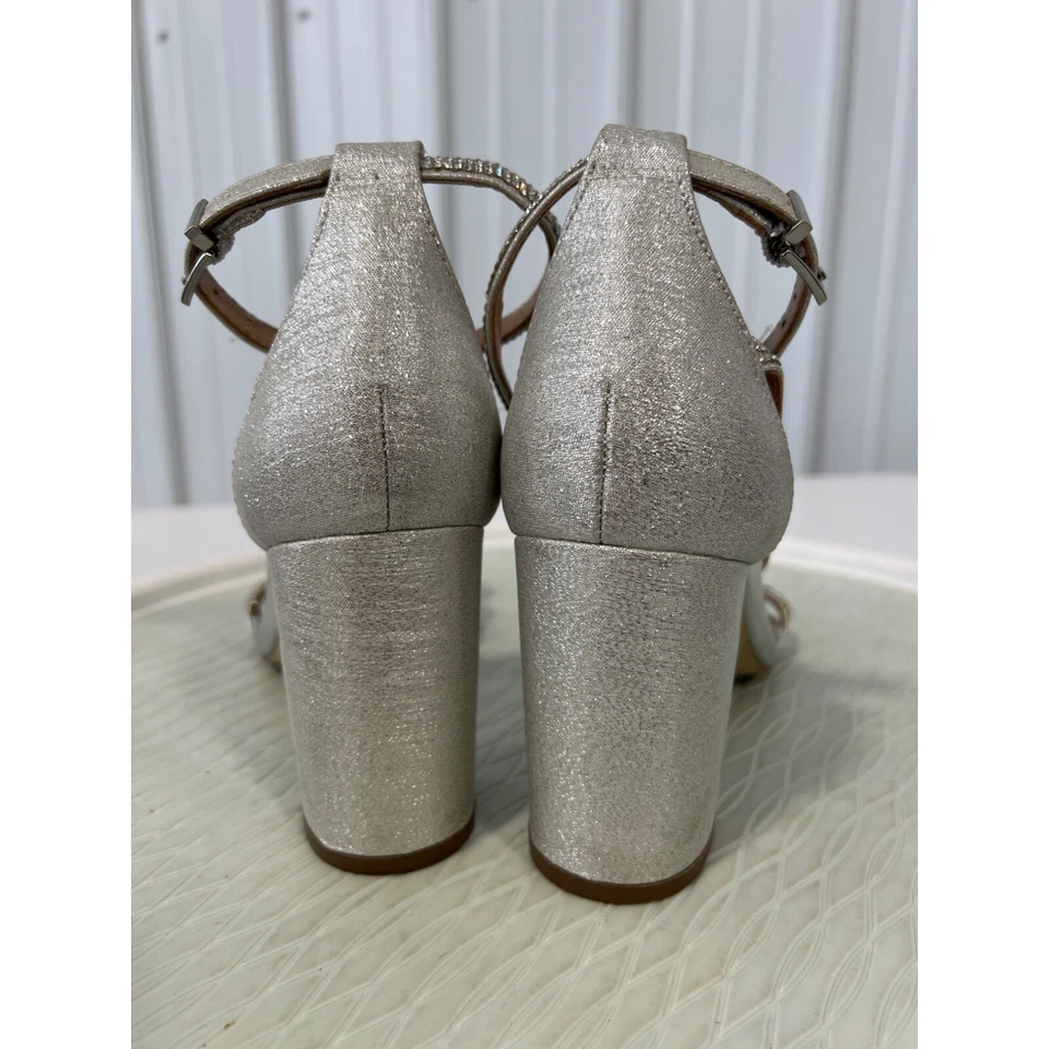 Sandalia Call It Spring Vegana Azaria Adornada Punta Abierta Mujer 7.5 Plateada Foto 4 de 4