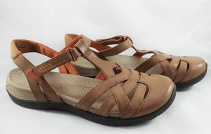 baretraps walking sandals