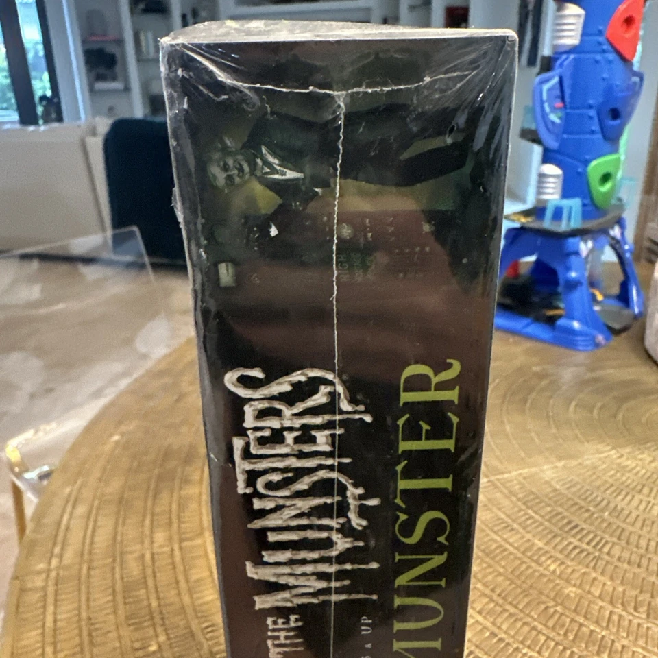 The Munsters:  Grampa Munster 1:9 Scale Plastic Assembly Kit Never Opened  - Image 3 of 4