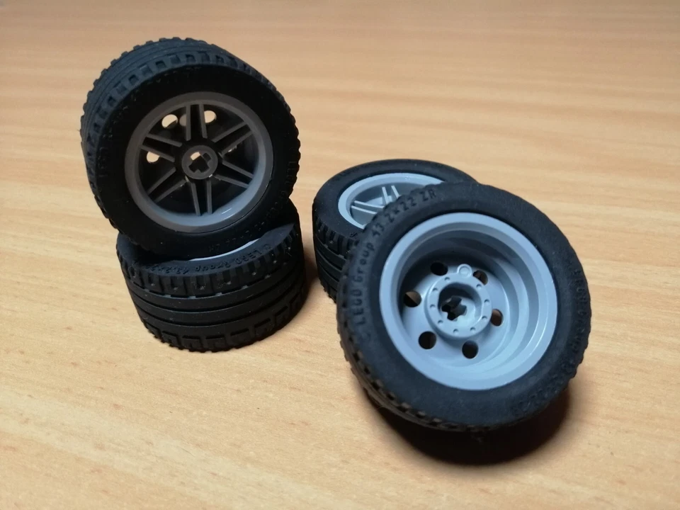 LEGO Technic 4 Stück Reifen 43.2 x 22 ZR hellgraue Felge / TECHNIK - Bild 2 von 4