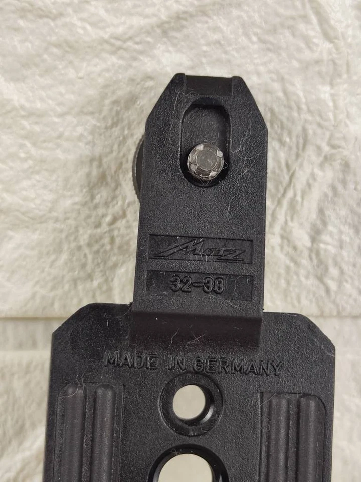 Metz 32-38 Flash Bracket for 45 CL / 45 CT / 60 CT Speedlights - Image 4 of 4