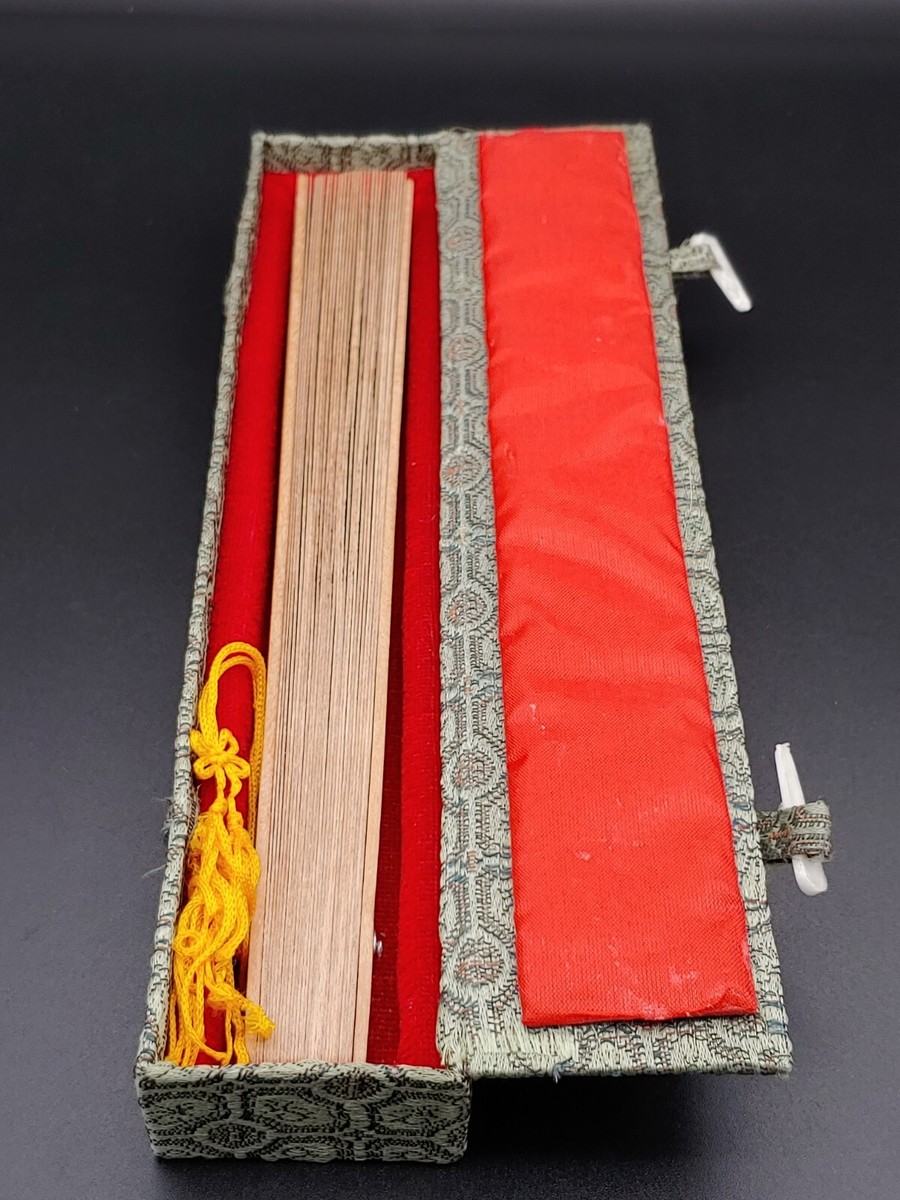 檀香宮扇 高档檀香木雕礼品扇仕女宫乐图锦盒Antique Chinese Sandalwood Hand