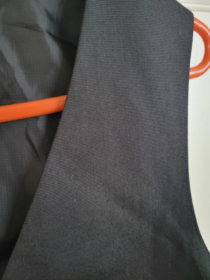 NWT Kenneth Cole Reaction Gray Men's Vest, size 40 - Image 3 of 4