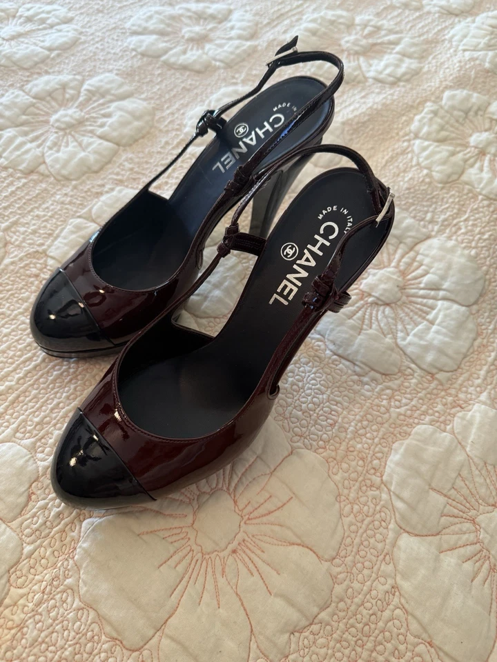 Chanel Pump Two Tones Black and Burgundy Patent Leather , Size 39.5/US 9.5 - Image 4 of 4