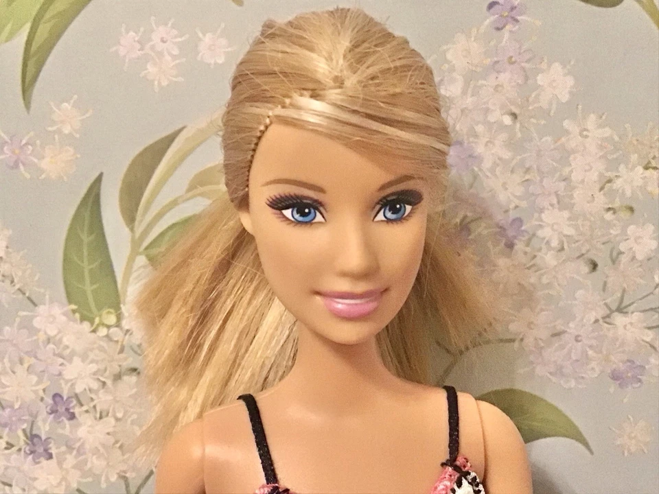 Barbie Dream House Glam Kitchen Set 2009 Muñeca Solo Con Accesorios #N4893 Foto 2 de 4