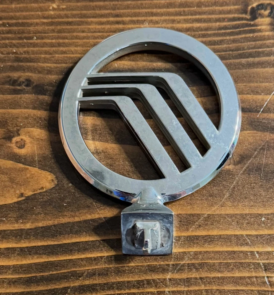 Mercury Grand Marquis 2003-2011 adorno capucha (OEM) Foto 2 de 4