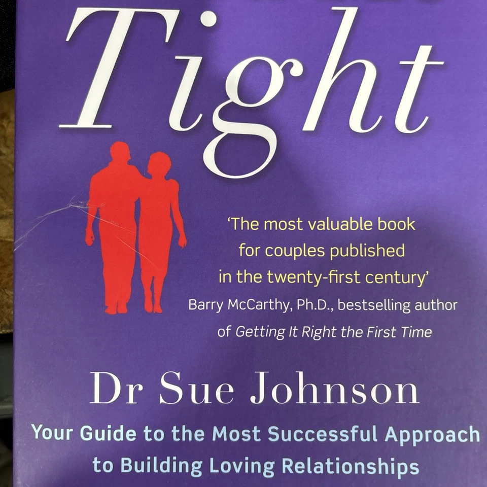 Hold Me Tight Paperback Book by Dr Sue Johnson Foto 4 de 4