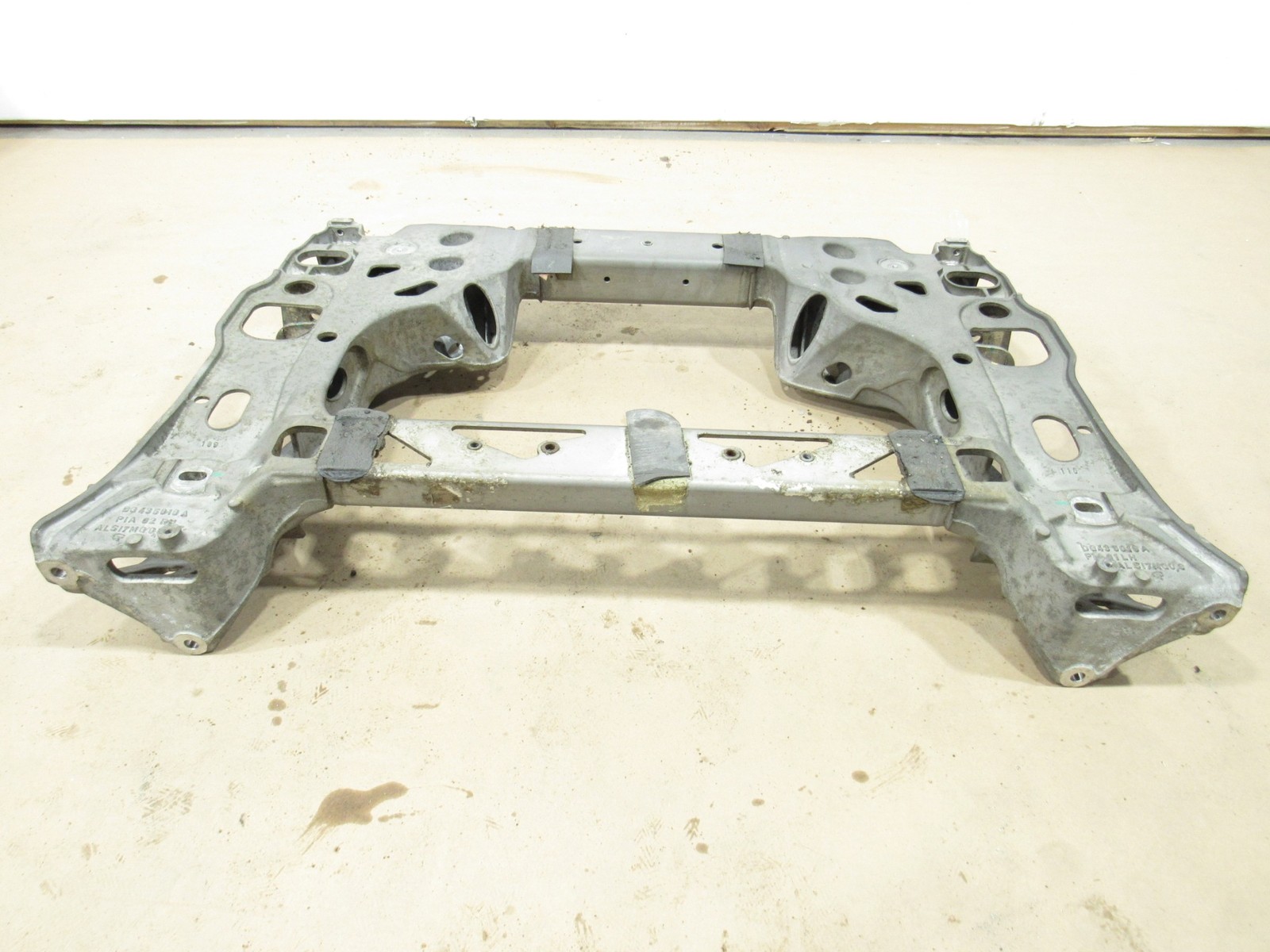 14-18 Aston Martin Vanquish 2014 5.9L RWD Front Engine Subframe Crossmember Y2