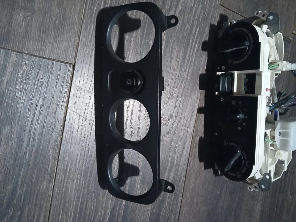 2000-2004 Mitsubishi Montero Sport Heat A/C Temperature Climate Control HVAC OEM - Image 3 of 4