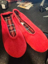 Isotoner Women's Small Sz 5-6 Red Soft Ballet Slippers Machine Washable