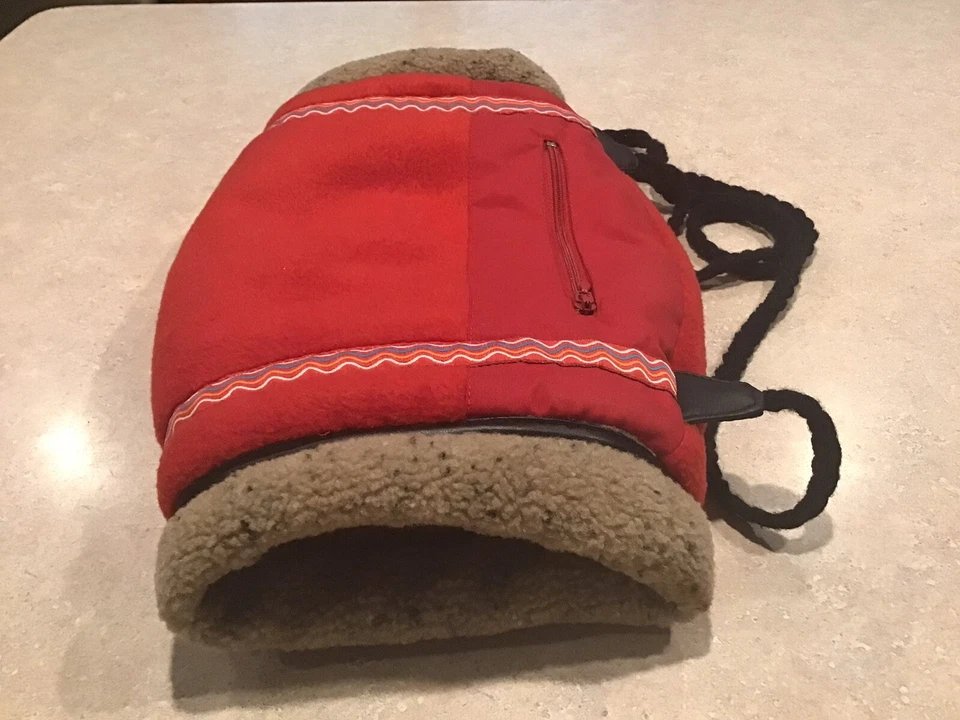 INUK Fleece Hand Warmer Canada - Image 4 of 4